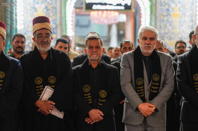 آغاز رسمی مراسم عزاداری شهادت مولای متقیان با برافراشتن پرچم عزا و ماتم در حرم مطهر علوی