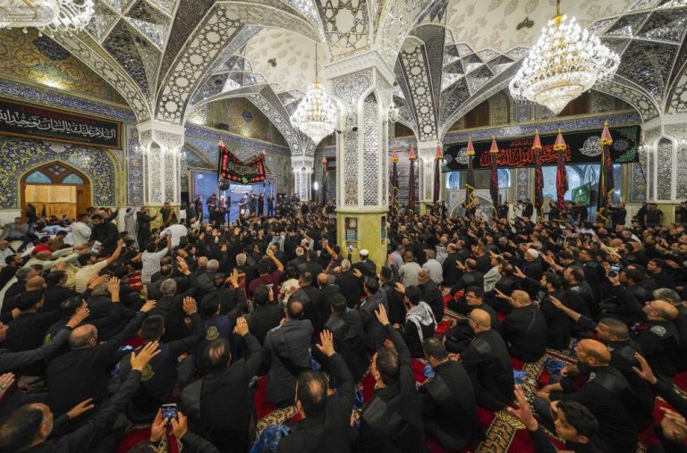 حضور خادمان آستان مقدس علوی در مراسم سالگرد شهادت امام صادق علیه‌السلام در کاظمین