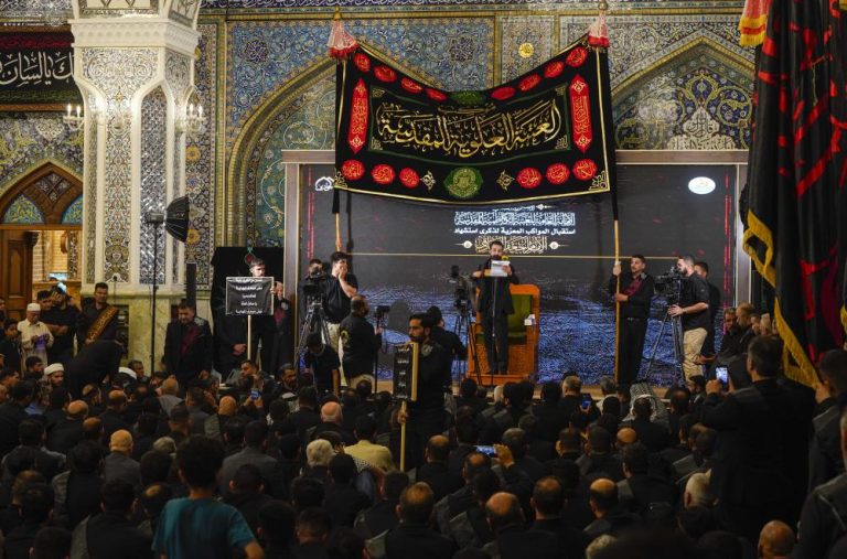 حضور خادمان آستان مقدس علوی در مراسم سالگرد شهادت امام صادق علیه‌السلام در کاظمین