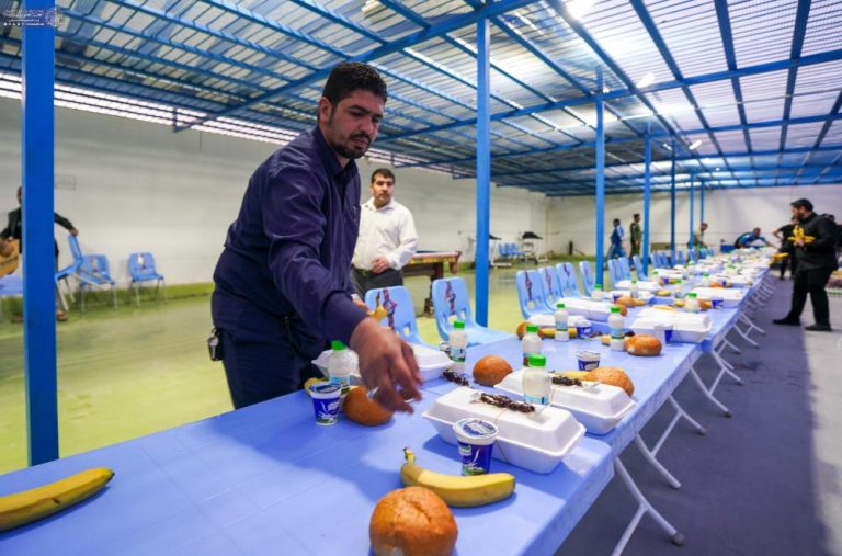 ضیافت افطاری آستان مقدس علوی برای اعضای مرکز درمان و ترک اعتیاد در نجف‌اشرف