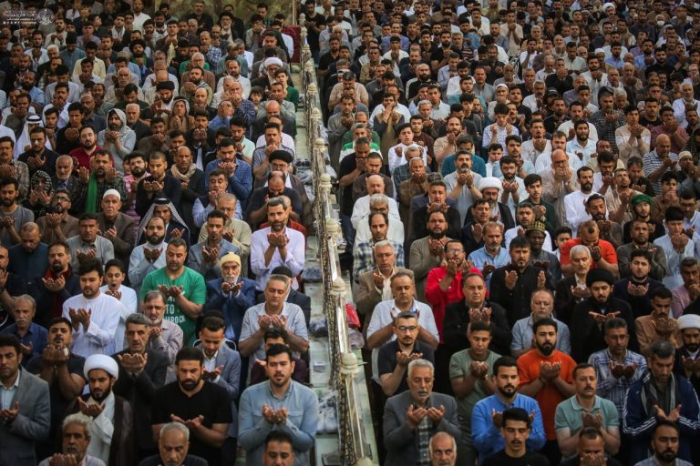 اقامه نماز عید سعید فطر در حرم مولای متقیان