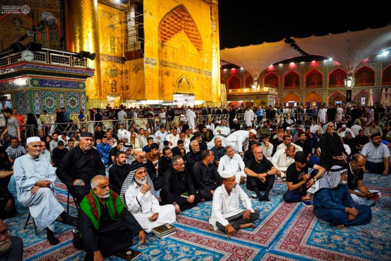 حال‌وهوای حرم مطهر علوی در شام غریبان امام صادق علیه‌السلام