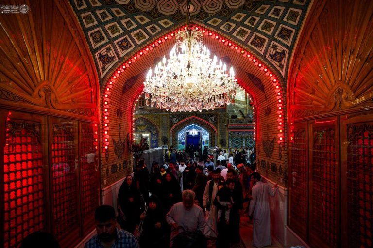 حال‌وهوای حرم مطهر علوی در شام غریبان امام صادق علیه‌السلام