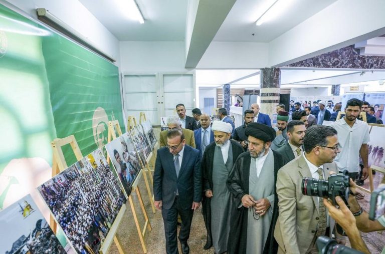 حضور آستان مقدس علوی در یادواره شهدا جهت زنده نگاه داشتن یاد شهدای فتوای جهاد کفایی