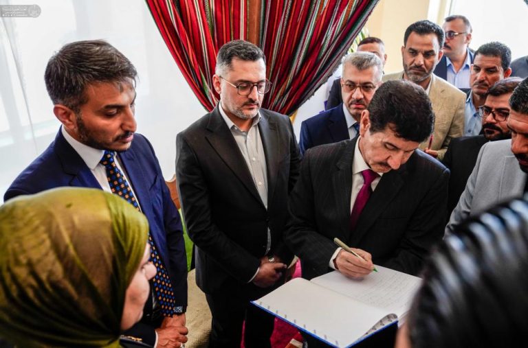 مشارکت آستان مقدس علوی در جشنواره گل نجف اشرف به منظور افزایش آگاهی محیط زیستی