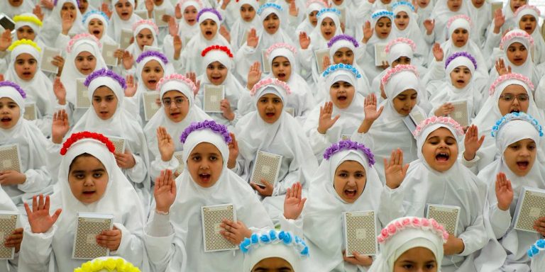 میزبانی آستان مقدس علوی از دانش‌آموزان مدرسه بیت‌الحکمه