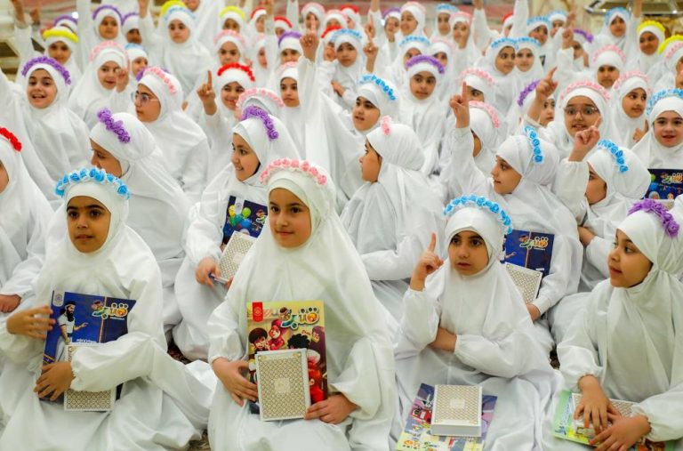 میزبانی آستان مقدس علوی از دانش‌آموزان مدرسه بیت‌الحکمه