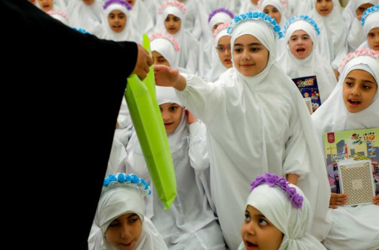میزبانی آستان مقدس علوی از دانش‌آموزان مدرسه بیت‌الحکمه