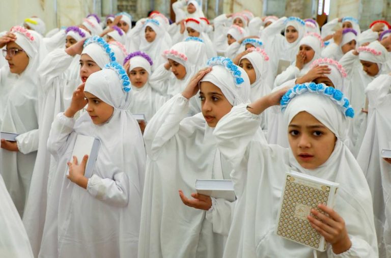 میزبانی آستان مقدس علوی از دانش‌آموزان مدرسه بیت‌الحکمه