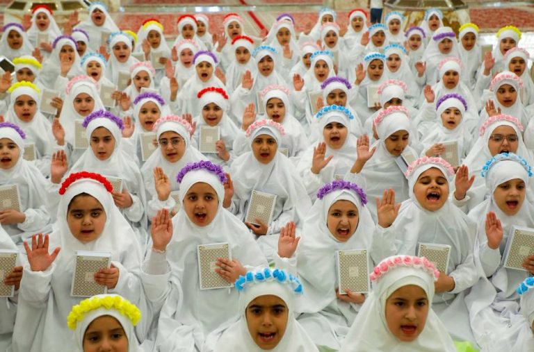 میزبانی آستان مقدس علوی از دانش‌آموزان مدرسه بیت‌الحکمه