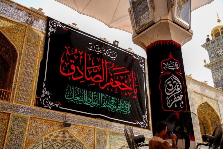 سیاه‌پوشی حرم مطهر علوی در عزای شهادت امام صادق علیه‌السلام