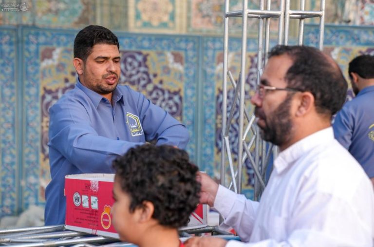 مشارکت آستان مقدس علوی به مناسبت میلاد امام رضا علیه‌السلام در ارائه خدمات به زائران مشهد مقدس‌