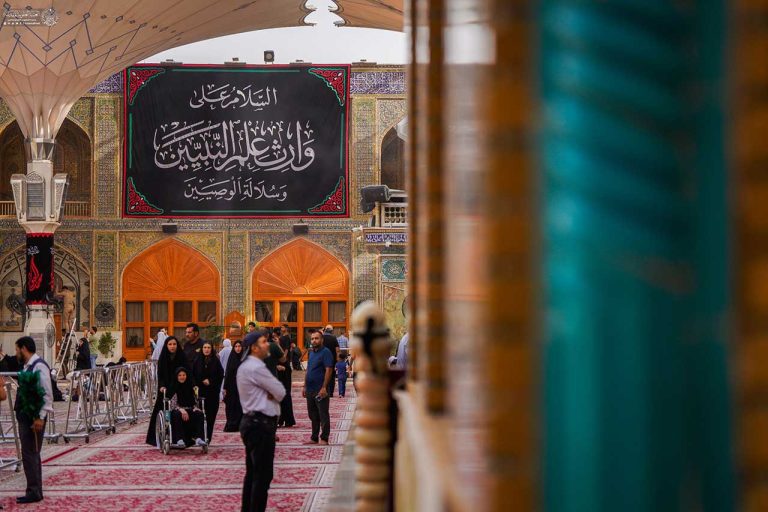 سیاه‌پوش شدن صحن و سرای علوی به مناسبت سالروز شهادت جوادالائمه علیه‌السلام