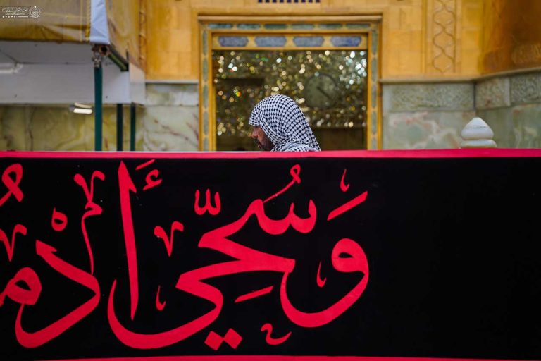 سیاه‌پوش شدن صحن و سرای علوی به مناسبت سالروز شهادت جوادالائمه علیه‌السلام