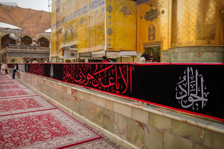 سیاه‌پوش شدن صحن و سرای علوی به مناسبت سالروز شهادت جوادالائمه علیه‌السلام