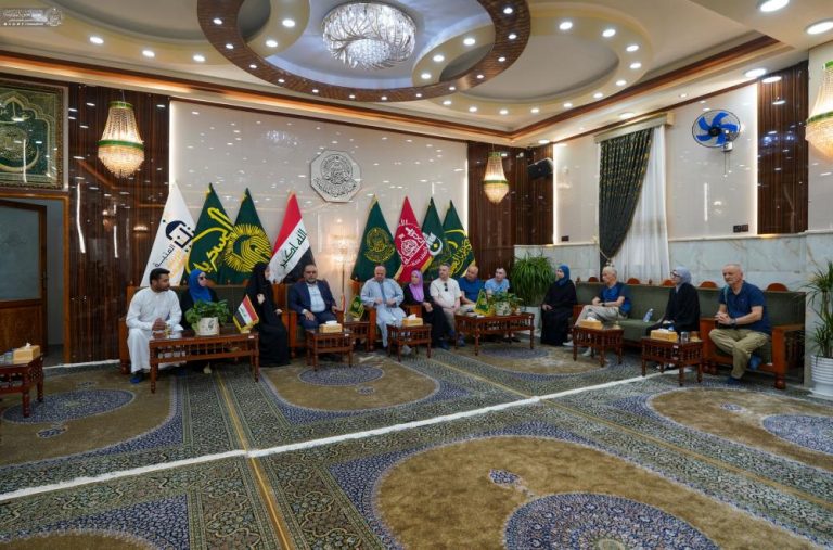بازدید هیئتی لهستانی از میراث غنی آستان مقدس علوی