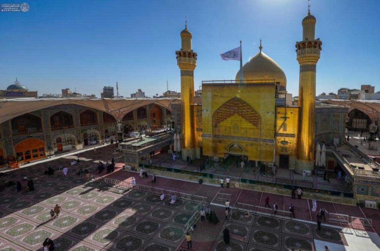 تعویض فرش‌های صحن مطهر علوی به مساحت ۳هزار مترمربع در آستانه میلاد امام رضا علیه‌السلام