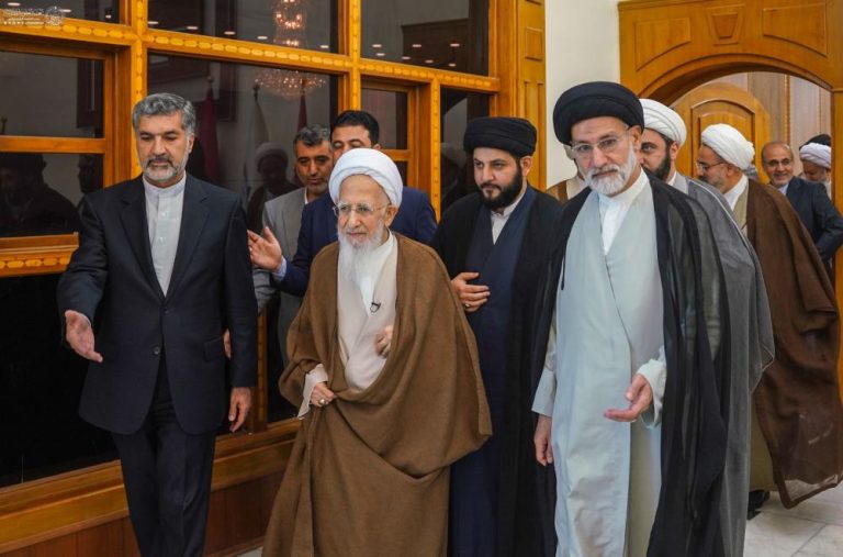 دیدار تولیت آستان مقدس علوی با آیت‌الله جوادی آملی از مراجع تقلید