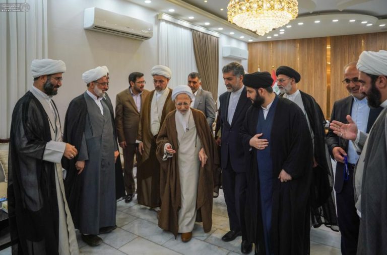 دیدار تولیت آستان مقدس علوی با آیت‌الله جوادی آملی از مراجع تقلید