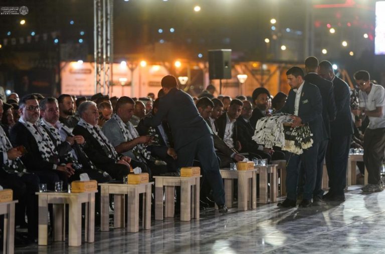 رونمایی از بزرگترین نماد بیعت غدیر با ارتفاع ۱۴ متر در حرم مطهر علوی