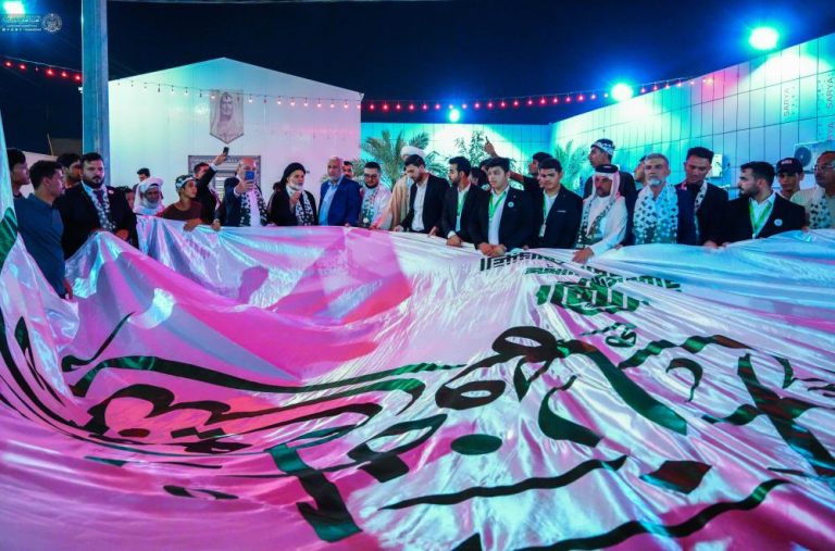 اهتزاز پرچم‌های غدیر در آسمان استان‌های عراق هم‌زمان با عید غدیر