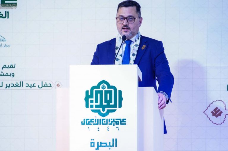 اهتزاز پرچم‌های غدیر در آسمان استان‌های عراق هم‌زمان با عید غدیر