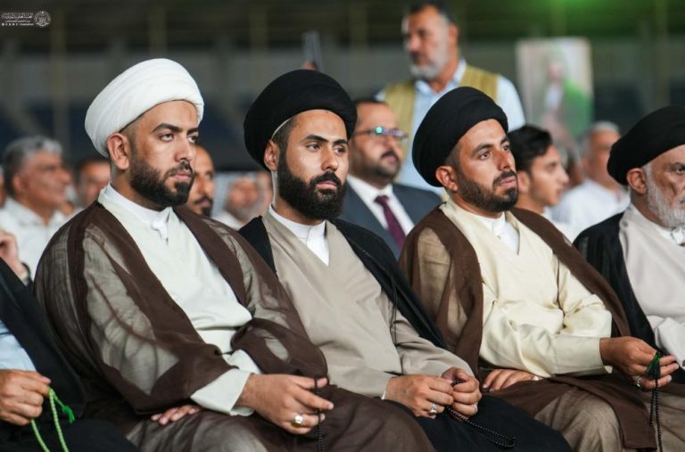اهتزاز پرچم‌های غدیر در آسمان استان‌های عراق هم‌زمان با عید غدیر