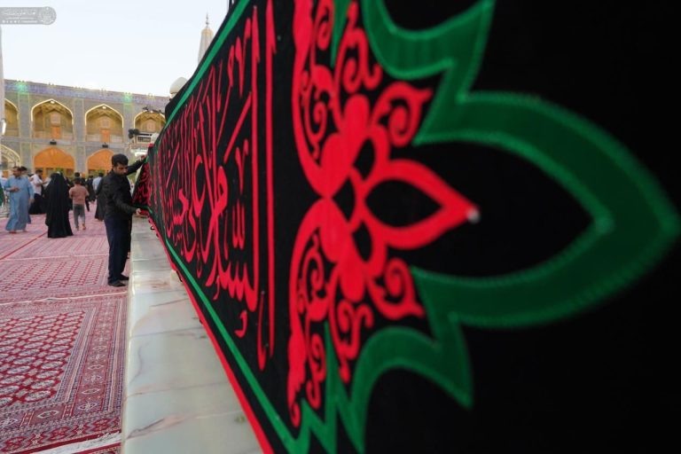 سیاه‌پوشی حرم مطهر علوی در آستانه ماه محرم