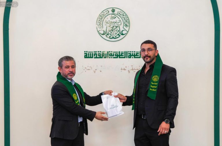 تجلیل از دانش‌آموزان ممتاز دبیرستانی توسط آستان مقدس علوی