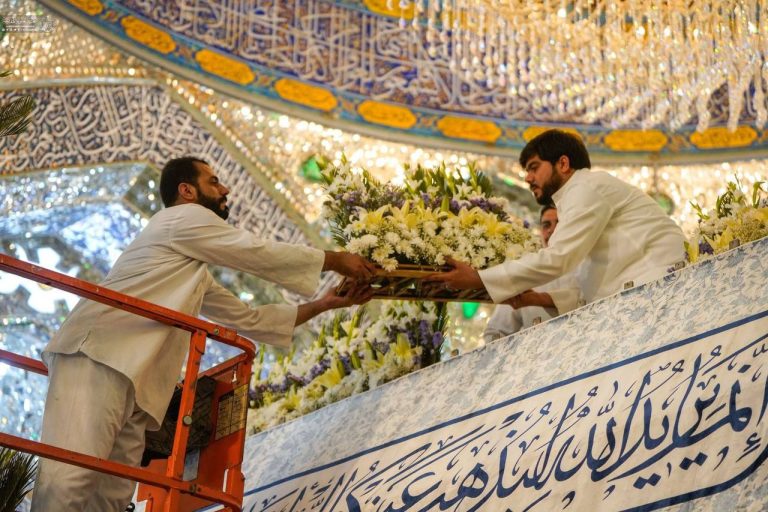 آیین تعویض پوشش ضریح مطهر علوی در آستانه عید بزرگ غدیرخم