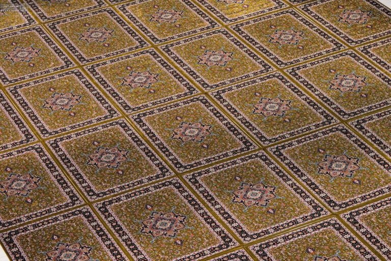 تعویض فرش‌های صحن