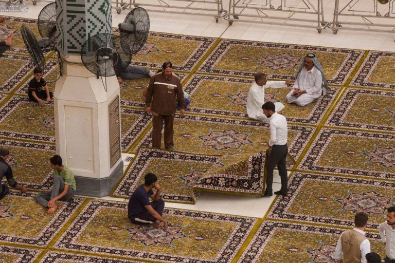 تعویض فرش‌های صحن