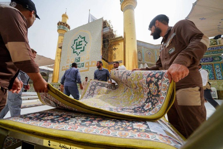 تعویض فرش‌های صحن