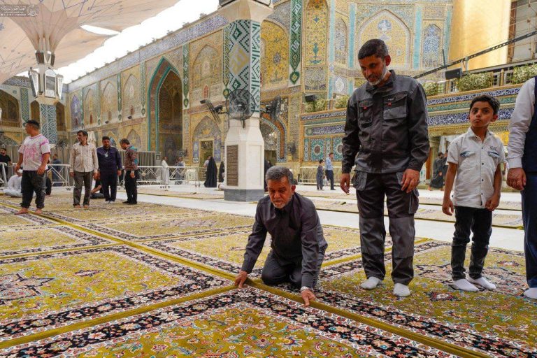 تعویض فرش‌های صحن