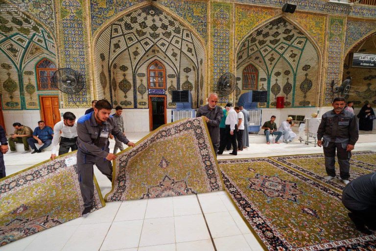 تعویض فرش‌های صحن