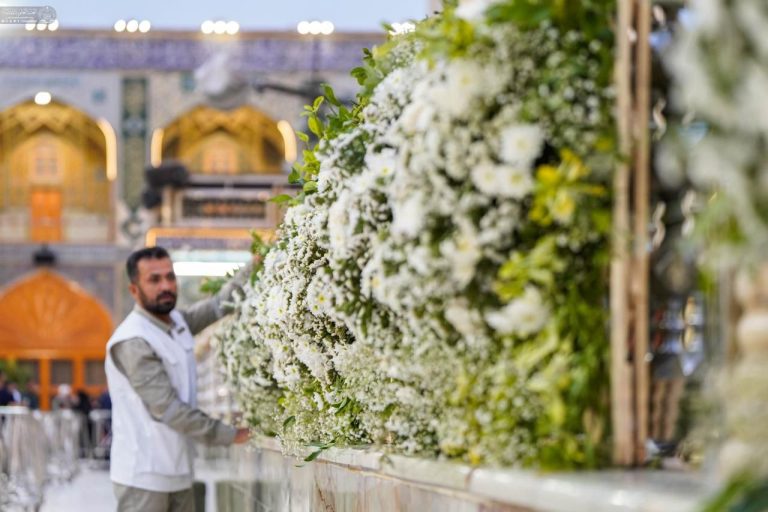 آغاز گل‌آرایی صحن و سرای حرم امیرالمؤمنین علیه‌السلام در آستانه عید ولایت