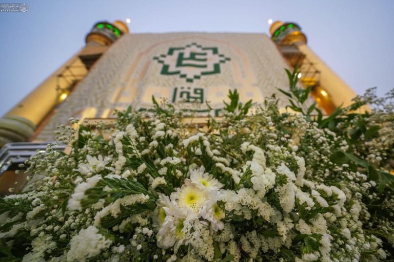 آغاز گل‌آرایی صحن و سرای حرم امیرالمؤمنین علیه‌السلام در آستانه عید ولایت