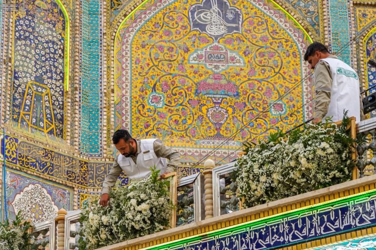 آغاز گل‌آرایی صحن و سرای حرم امیرالمؤمنین علیه‌السلام در آستانه عید ولایت