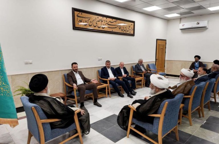 پرچم غدیر در مسجد جمکران
