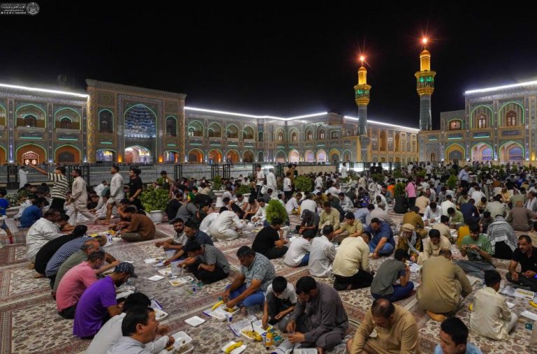 توزیع هزاران غذای متبرک بین زائران حرم علوی به مناسبت عید غدیر خم