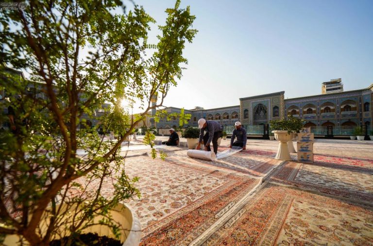 توزیع هزاران غذای متبرک بین زائران حرم علوی به مناسبت عید غدیر خم