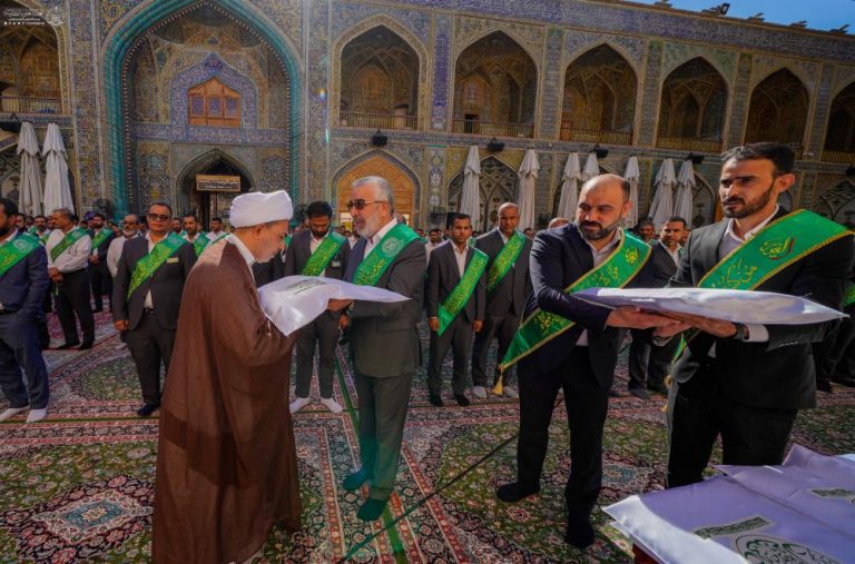 تحویل پرچمهای غدیر