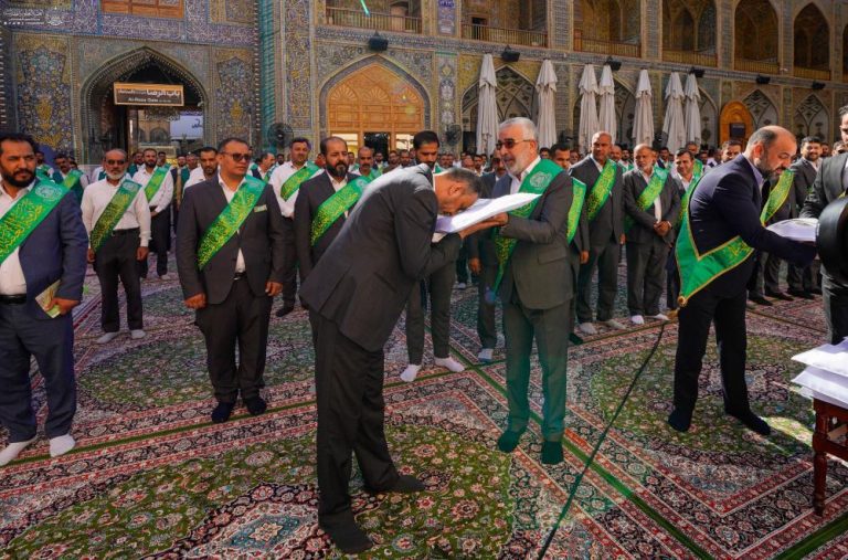 تحویل پرچمهای غدیر