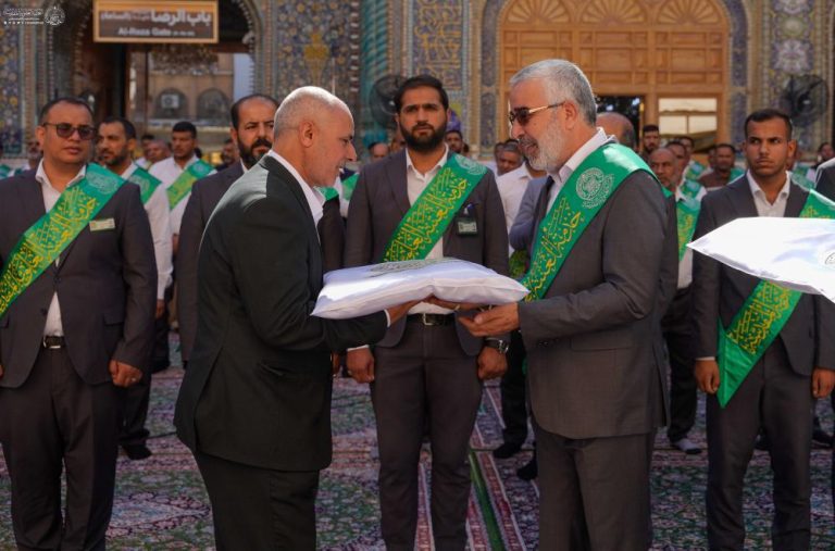 تحویل پرچمهای غدیر