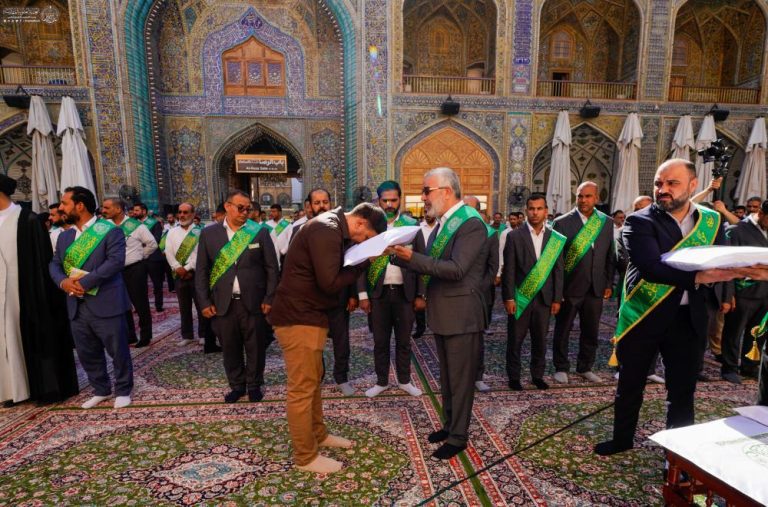 تحویل پرچمهای غدیر