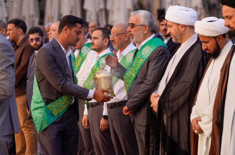 تحویل پرچمهای غدیر