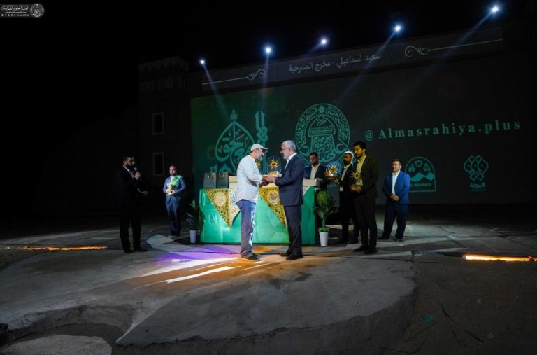 تجلیل تولیت آستان مقدس علوی از گروه نمایش «بیعت با حق»