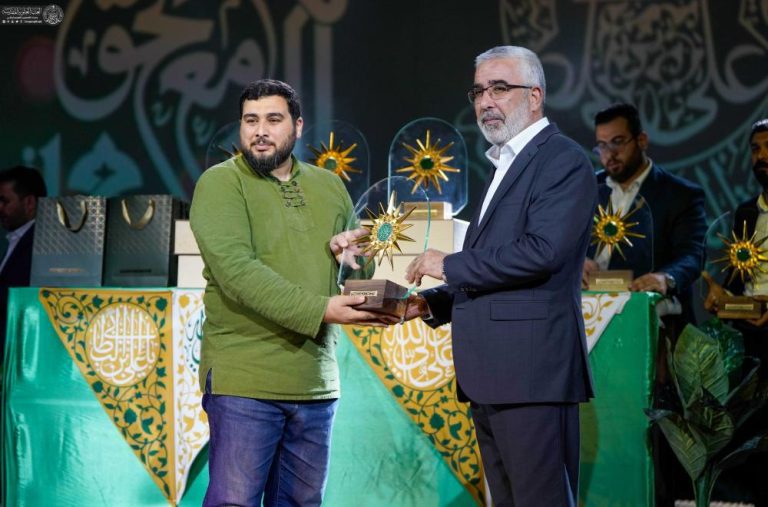 تجلیل تولیت آستان مقدس علوی از گروه نمایش «بیعت با حق»