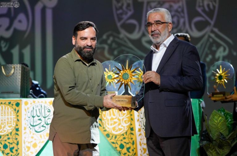 تجلیل تولیت آستان مقدس علوی از گروه نمایش «بیعت با حق»
