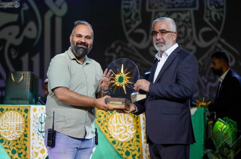تجلیل تولیت آستان مقدس علوی از گروه نمایش «بیعت با حق»